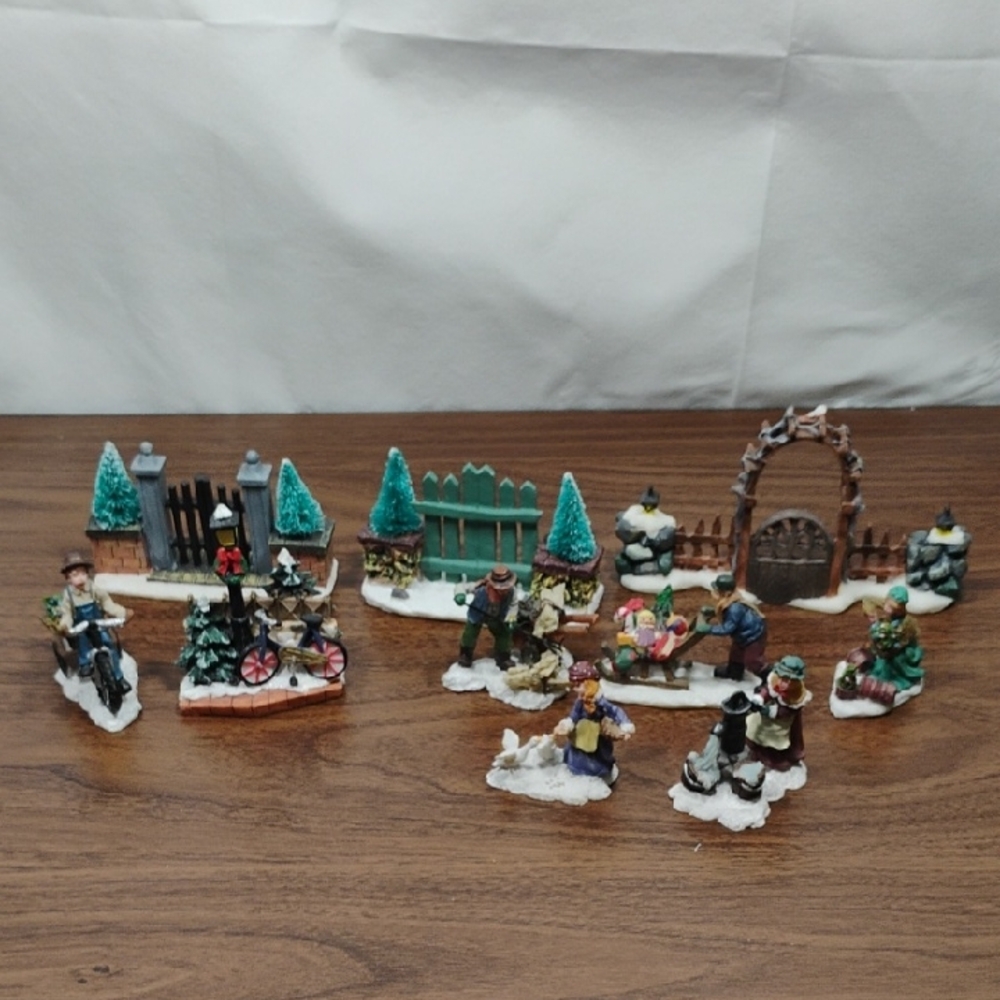 10 Pc Christmas Village Figurine Set